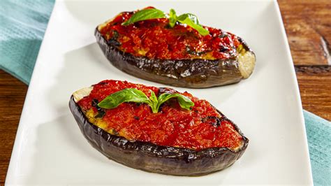 Preparazione delle melanzane ripiene