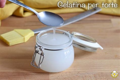 Preparazione gelatina per crostata