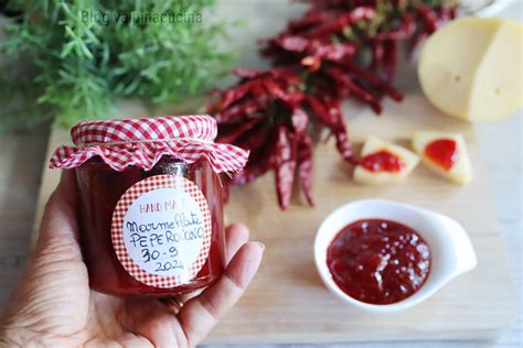 Preparazione marmellata di peperoncini