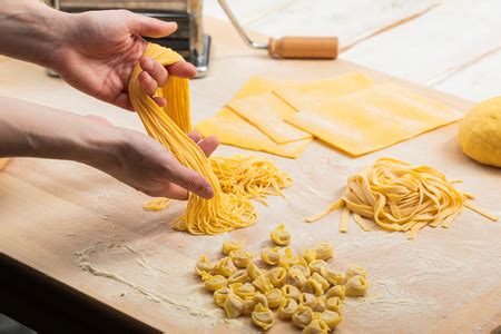 Preparazione pasta fresca all'uovo