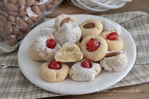 Preparazione paste di mandorla