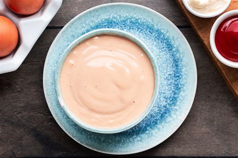 Preparazione salsa rosa