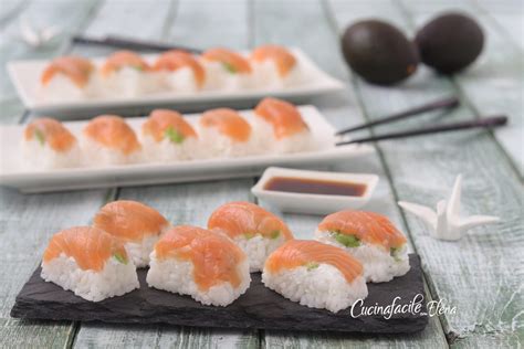 Preparazione sushi fatto in casa