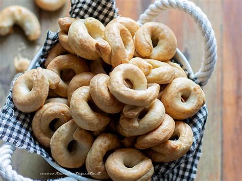 Preparazione taralli pugliesi