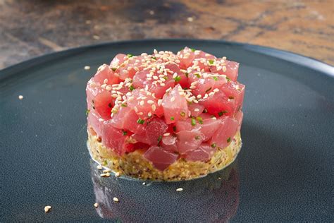Presentazione della tartare di tonno
