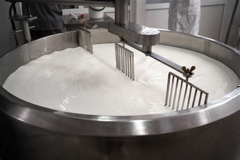 Processo di montatura della panna
