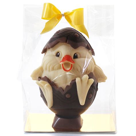 Pulcino di Cioccolato Pasquale Decorato a Mano