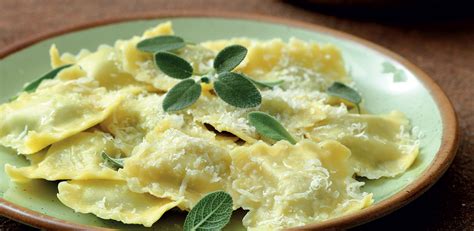 Ravioli con burro e salvia