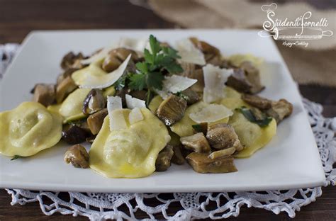Ravioli funghi e salsiccia