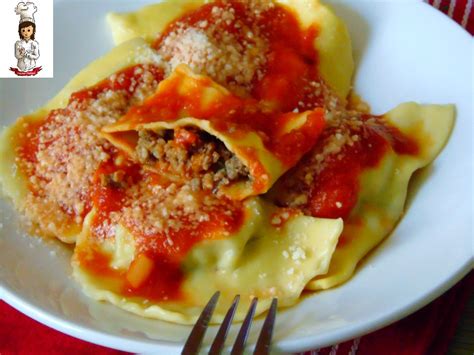 Ravioli ripieni di carne e salsiccia