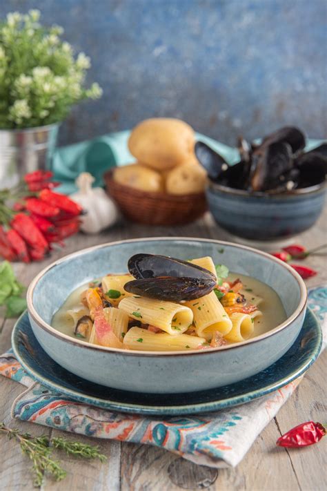 Rigatoni con Patate, Guanciale e Cozze