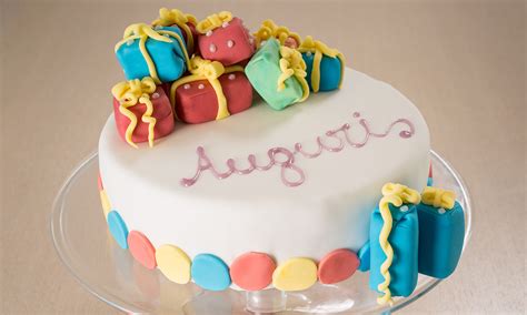 Rivestimento torta con pasta di zucchero