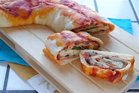 Rotolo di pizza rustico