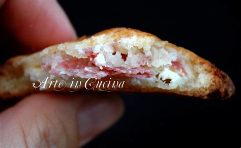 Rustici Napoletani con Ricotta e Salame