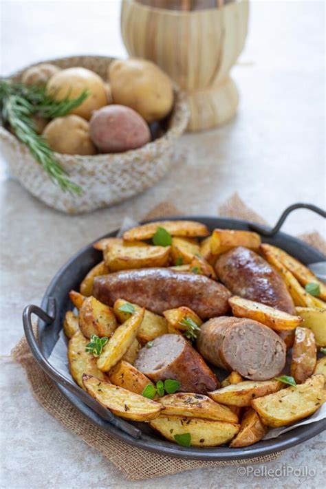 Salsicce e patate in friggitrice ad aria