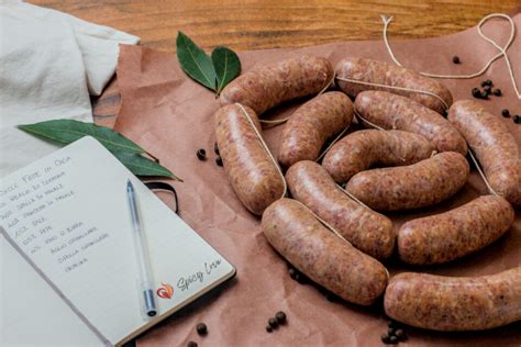 Salsicce scongelate pronte per la cottura