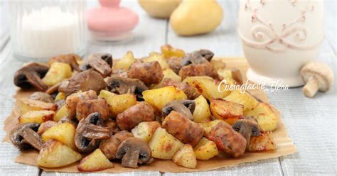 Salsiccia, patate e funghi al forno