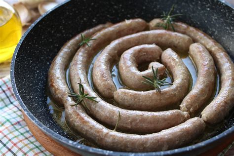 Salsiccia Luganega al vino bianco e rosmarino