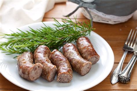 Salsiccia alla griglia con salsa
