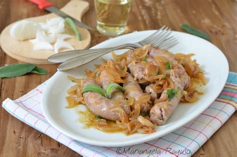 Salsiccia con Cipolla e Vino Bianco