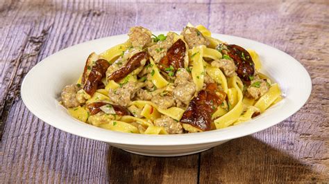 Salsiccia con funghi porcini
