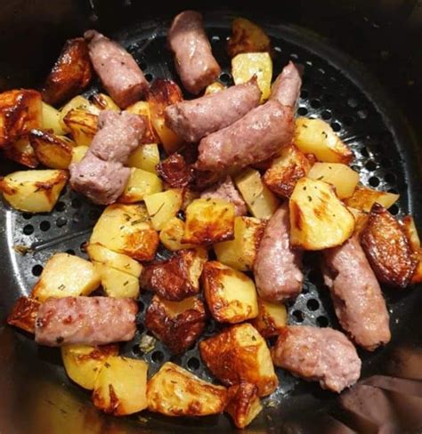 Salsiccia e patate in friggitrice ad aria