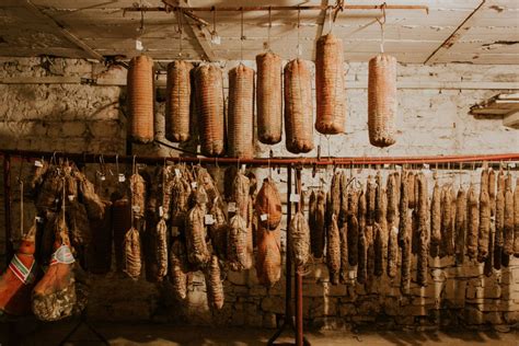 Salumi Appesi in Cantina