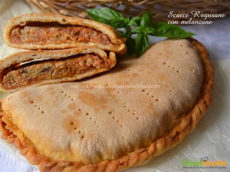 Scaccia ragusana con ricotta e salsiccia