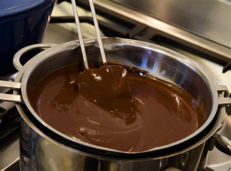 Sciogliere il cioccolato a bagnomaria