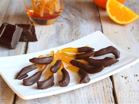 Scorze ricoperte di cioccolato