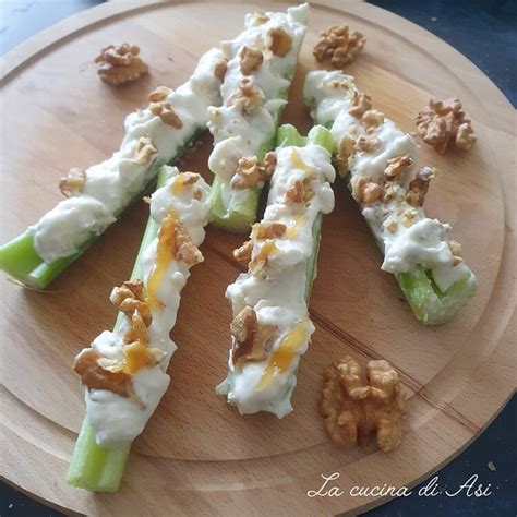 Sedano, gorgonzola e noci