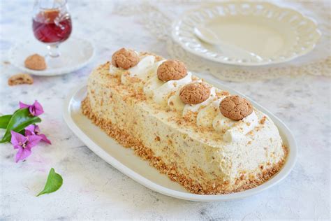 Semifreddo all'amaretto con timo e albicocca