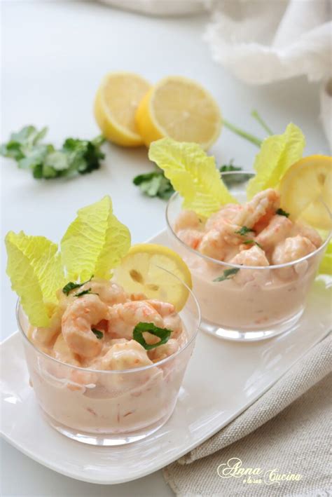 Servire i Gamberetti in Salsa Rosa