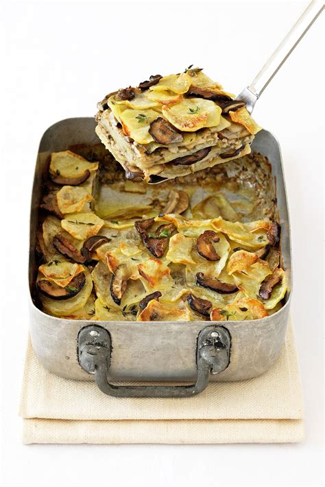 Sformato di patate, funghi e salsiccia