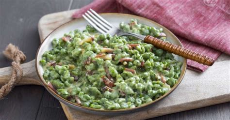 Spätzle di spinaci con speck e panna