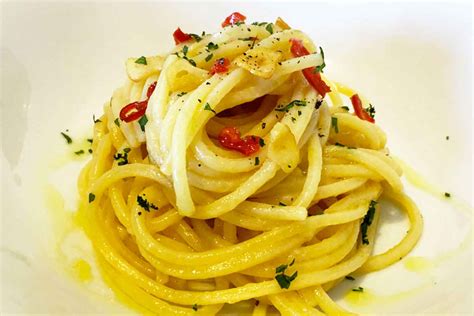 Spaghetti Aglio Olio e Peperoncino con Burrata