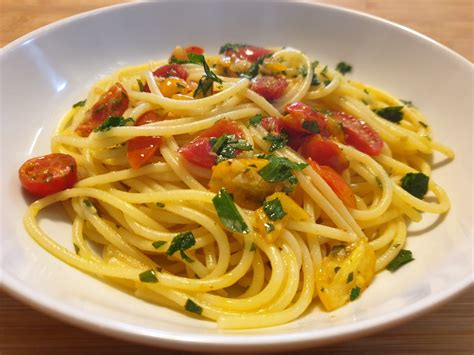 Spaghetti Aglio e Olio con Pomodorini