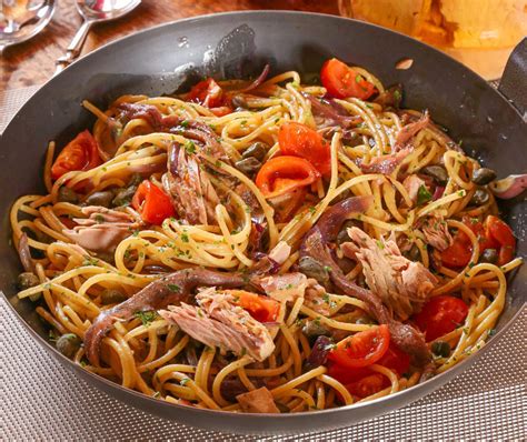 Spaghetti Tonno Acciughe Capperi