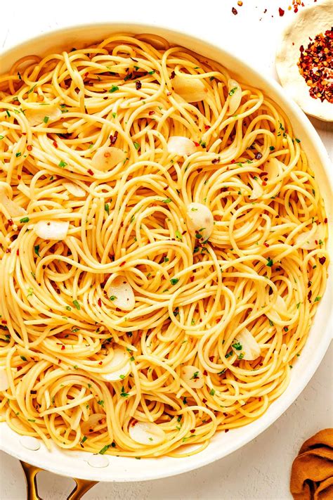 Spaghetti aglio olio e pancetta