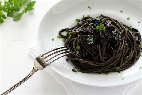 Spaghetti al Nero di Seppia con Prezzemolo
