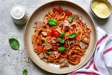 Spaghetti al Tonno con Pomodoro