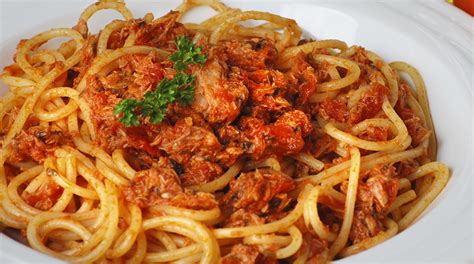 Spaghetti al Tonno e Cipolla