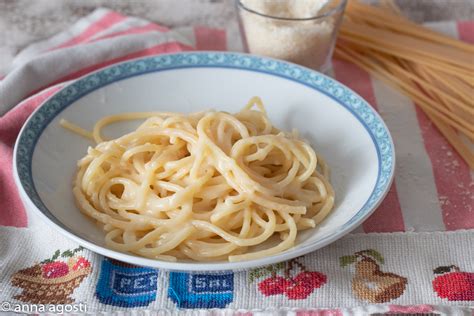 Spaghetti al burro e parmigiano