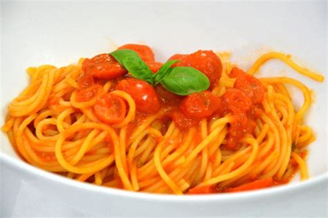 Spaghetti al pomodoro e basilico