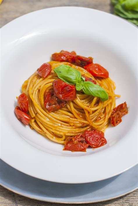 Spaghetti al pomodoro fresco