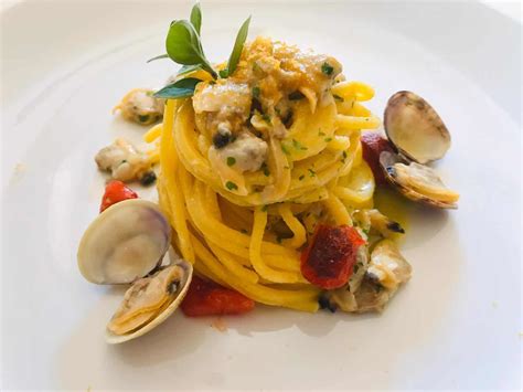Spaghetti alla Chitarra con Vongole e Bottarga