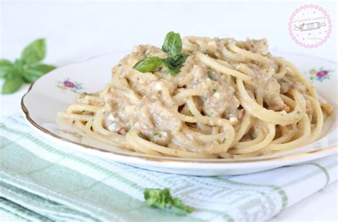 Spaghetti alla crema di melanzane e noci