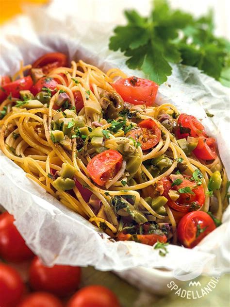 Spaghetti alle Olive Verdi e Pomodorini