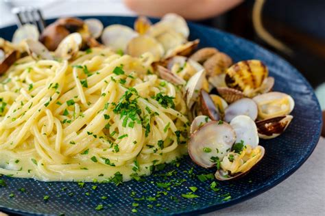 Spaghetti alle Vongole Cremosi di Antonino Cannavacciuolo