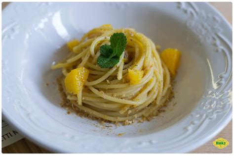 Spaghetti arancia e acciughe